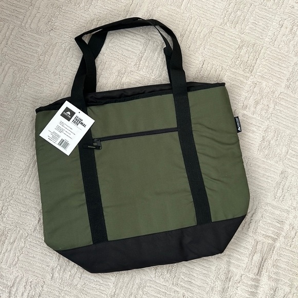 Ozark Trail 50-can thermal tote bag New with tags, green with black trim - Picture 3 of 16